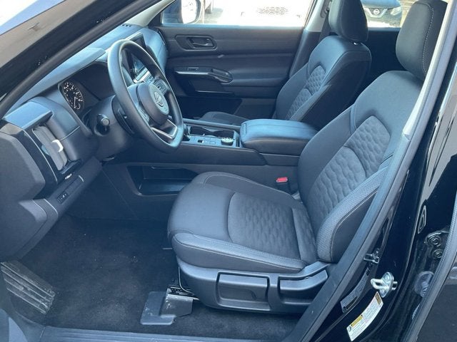 2025 Nissan Pathfinder S