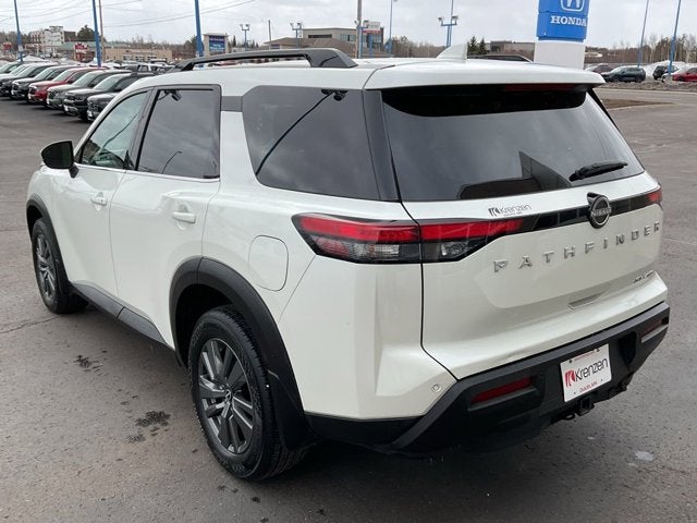 2024 Nissan Pathfinder SV