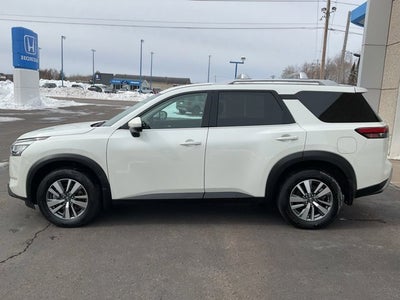 2023 Nissan Pathfinder SL