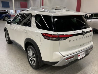 2024 Nissan Pathfinder SL
