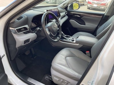 2023 Toyota Highlander Platinum