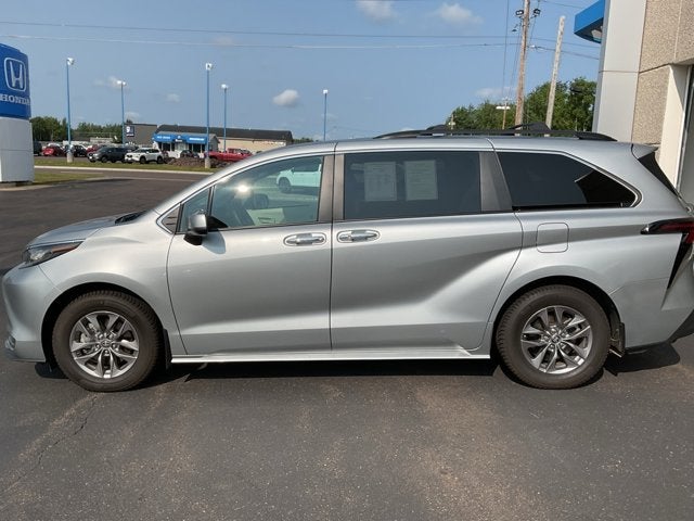 2023 Toyota Sienna XLE